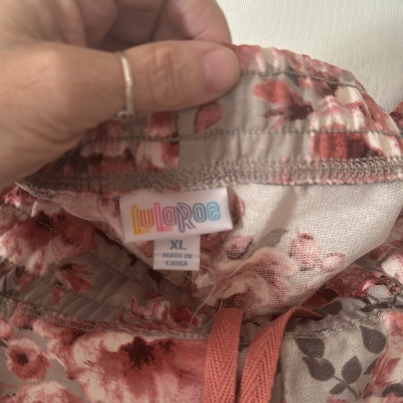 LuLaRoe Floral Jamie French Terry Shorts (Xl) - Picture 2 of 4